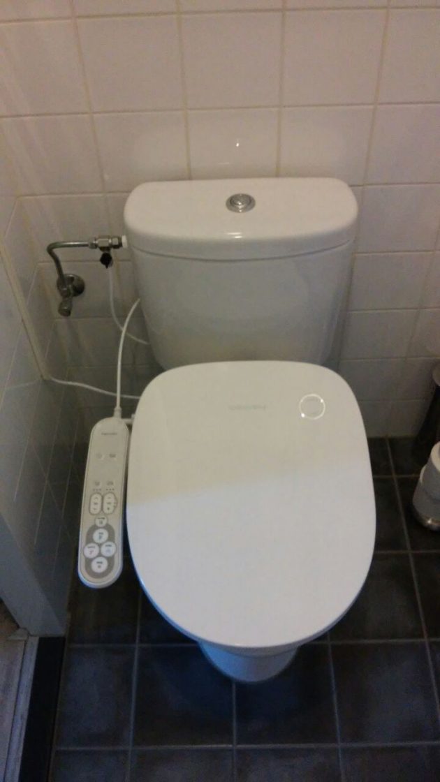 Coway BAS16 bidet toilet