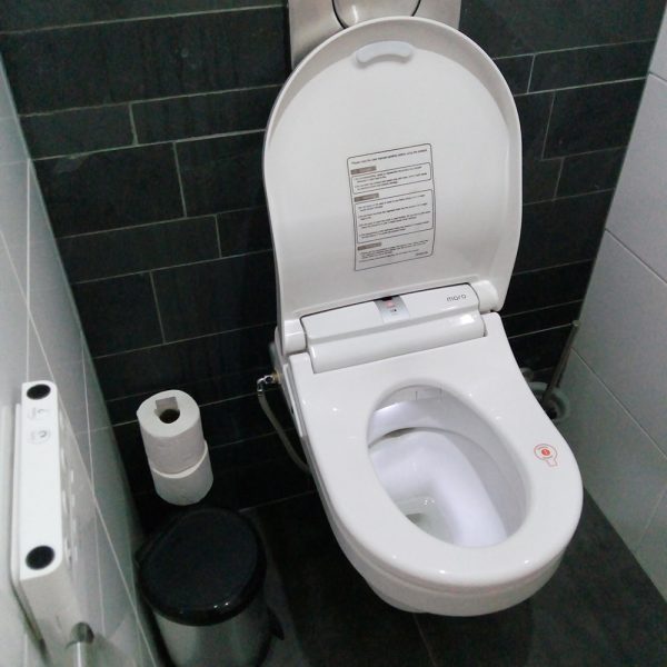 Sanitairwinkel installatie Maro DI600 douchewc (4) bidet douche installatie