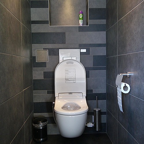 Maro douchewc met Vitra Zano Showmagazijn Almelo