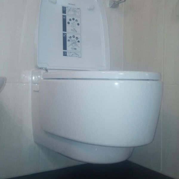 Mera douche-wc foto's installatie