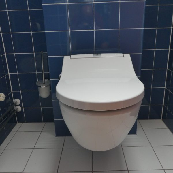 Maro DI600 douche-wc op Subway 2_wandcloset-randloos (3)