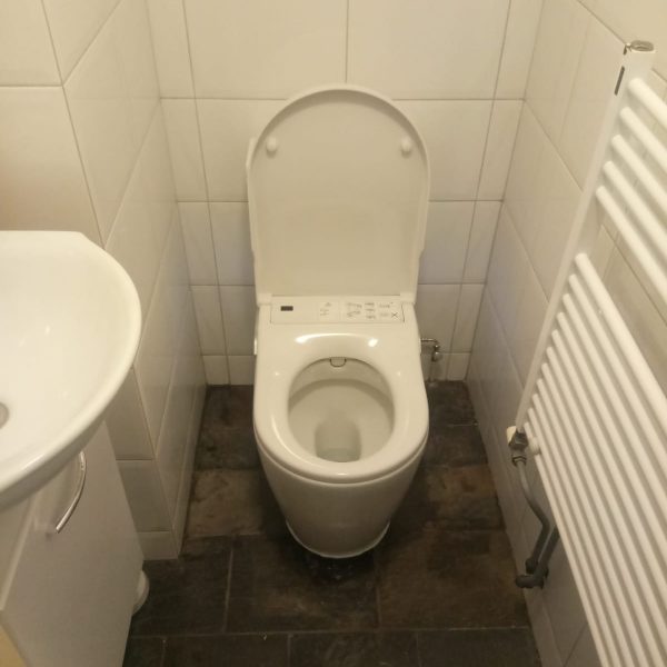 Installatie Roca In Wash Inspira douchetoilet bij Frissebips (1)