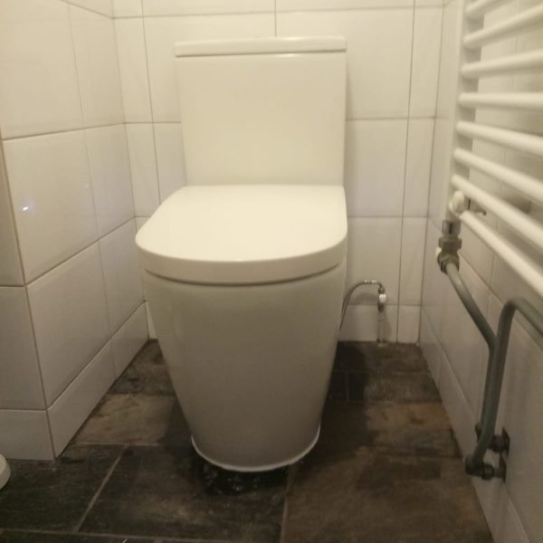 Installatie Roca In Wash Inspira douchetoilet bij Frissebips (7)