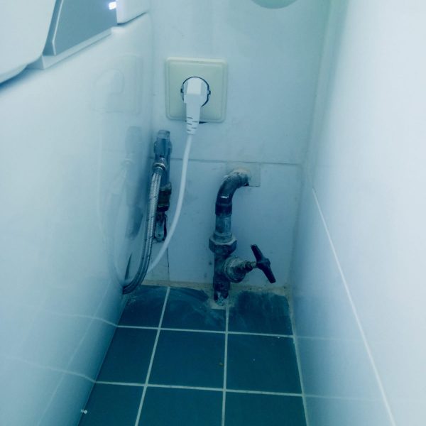 Roca In Wash staande douchewc installatiefoto